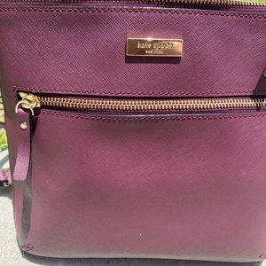 KATE SPADE BURGUNDY CROSSBODY. ♠️
